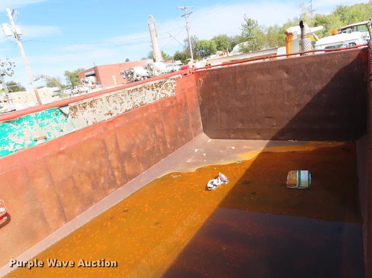 image for item DN9230 1995 Ford L8000 dump truck