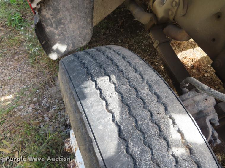 image for item DN9230 1995 Ford L8000 dump truck