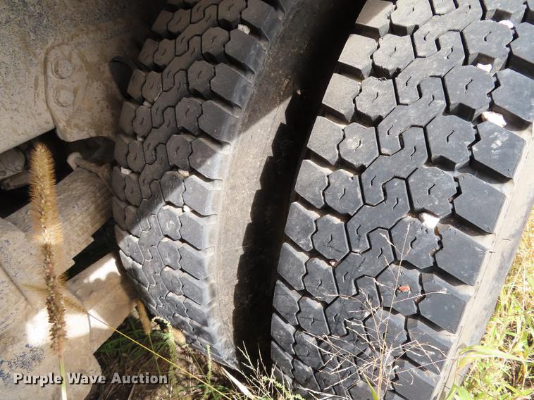 image for item DN9230 1995 Ford L8000 dump truck