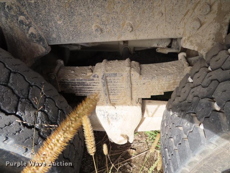 image for item DN9230 1995 Ford L8000 dump truck