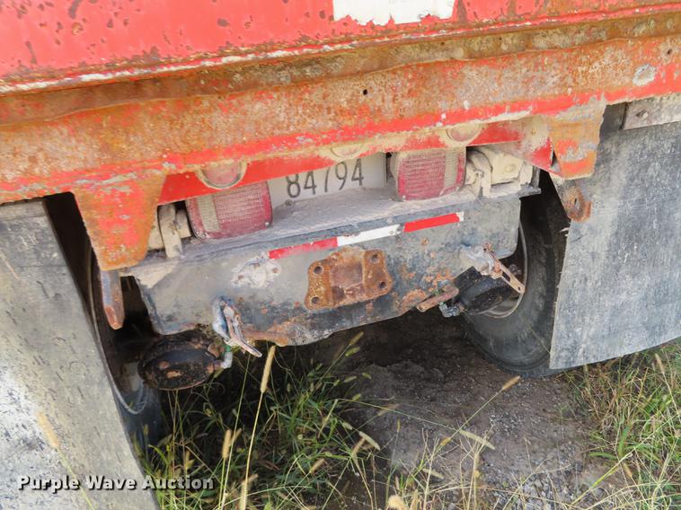 image for item DN9230 1995 Ford L8000 dump truck