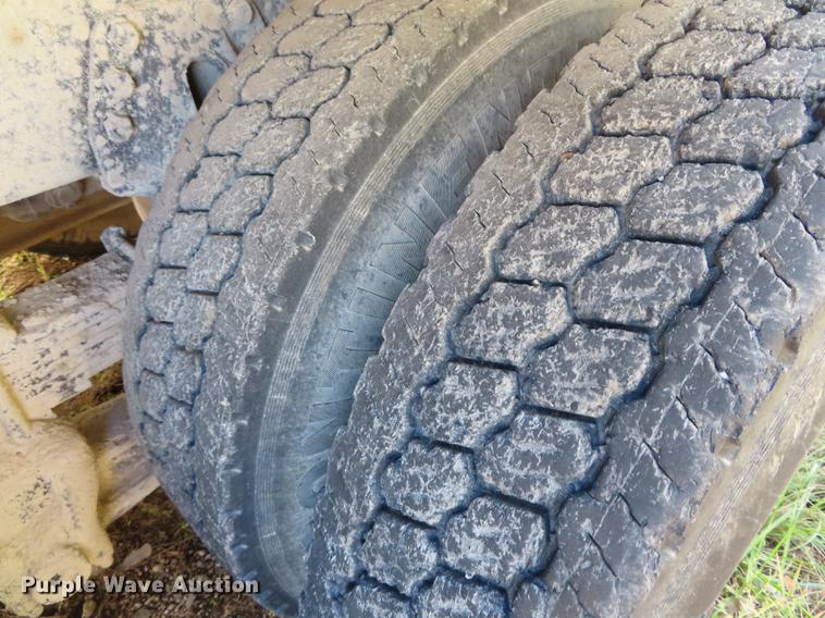 image for item DN9230 1995 Ford L8000 dump truck