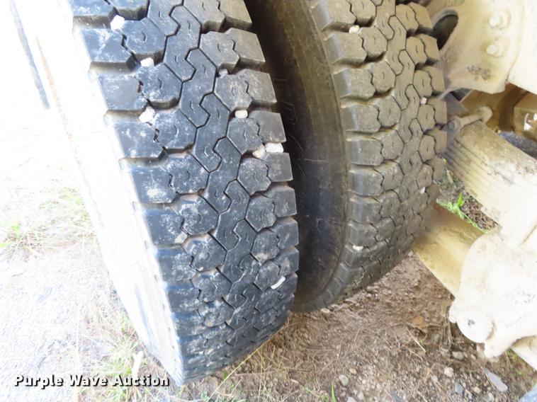 image for item DN9230 1995 Ford L8000 dump truck