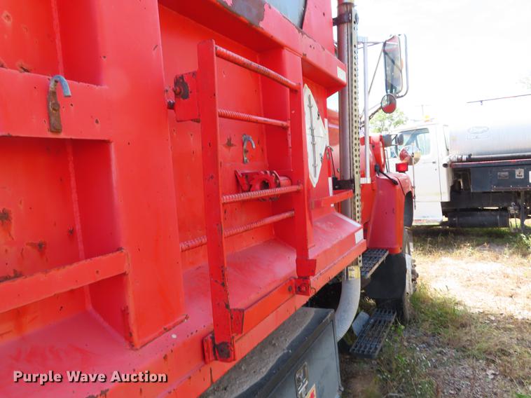 image for item DN9230 1995 Ford L8000 dump truck