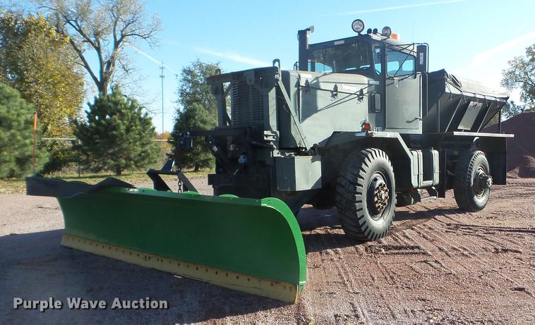 image for item DX9568 1988 Oshkosh WT2206 spreader truck