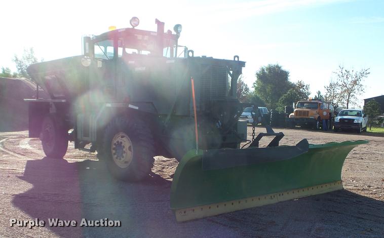 image for item DX9568 1988 Oshkosh WT2206 spreader truck