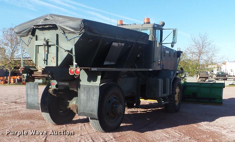image for item DX9568 1988 Oshkosh WT2206 spreader truck