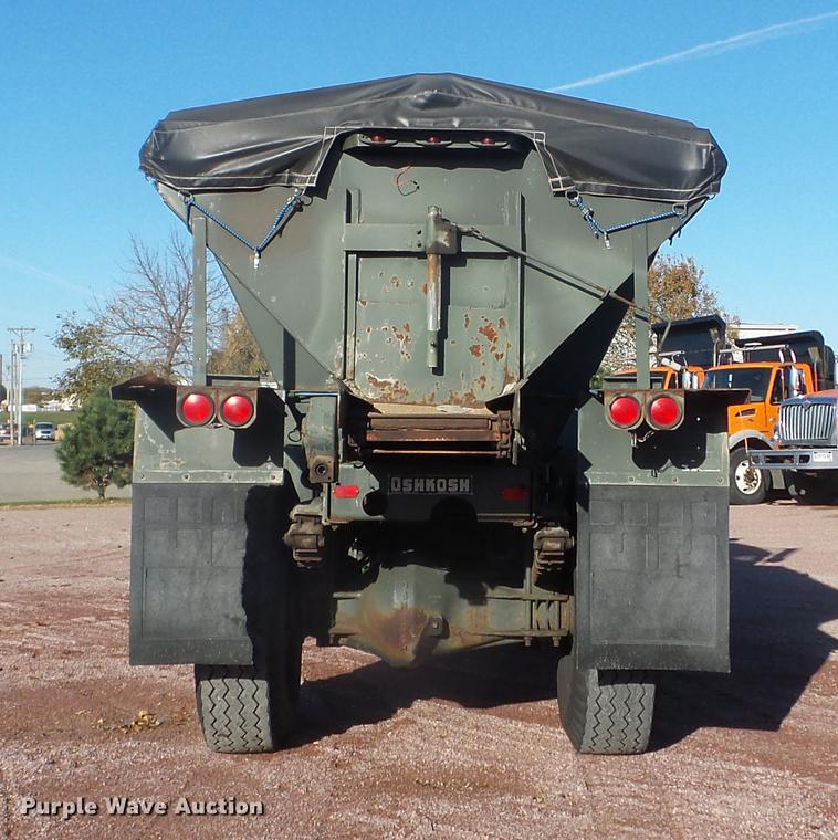 image for item DX9568 1988 Oshkosh WT2206 spreader truck