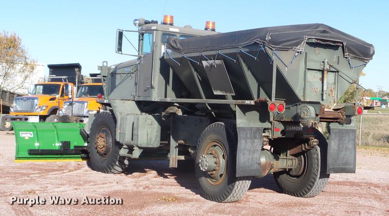 image for item DX9568 1988 Oshkosh WT2206 spreader truck