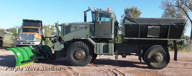 image for item DX9568 1988 Oshkosh WT2206 spreader truck