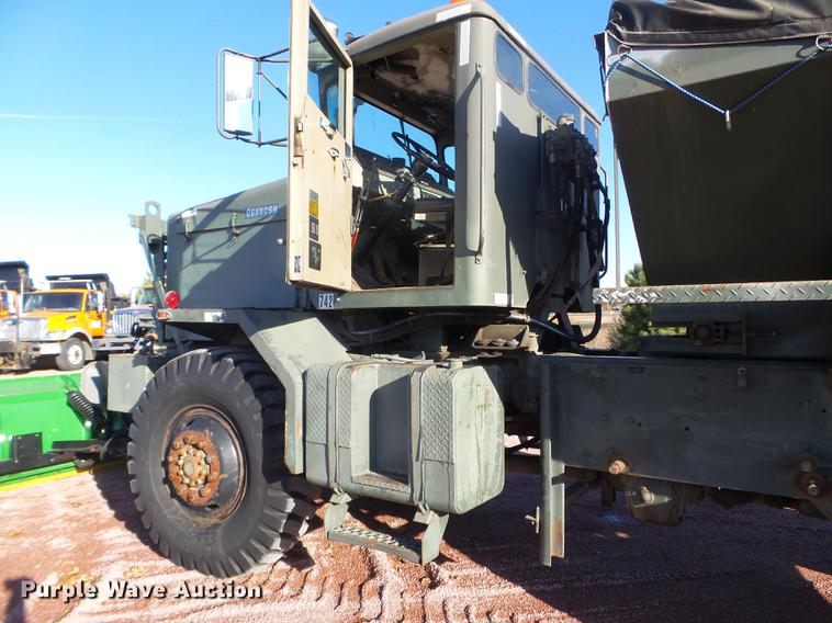 image for item DX9568 1988 Oshkosh WT2206 spreader truck