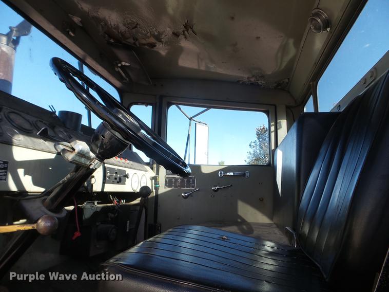 image for item DX9568 1988 Oshkosh WT2206 spreader truck