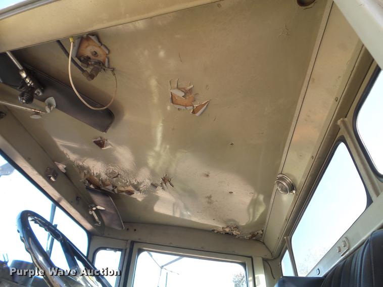 image for item DX9568 1988 Oshkosh WT2206 spreader truck