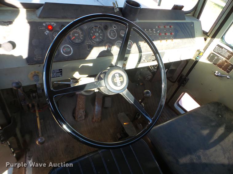 image for item DX9568 1988 Oshkosh WT2206 spreader truck