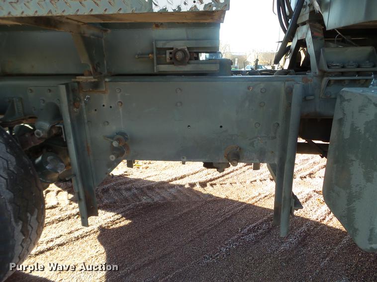 image for item DX9568 1988 Oshkosh WT2206 spreader truck