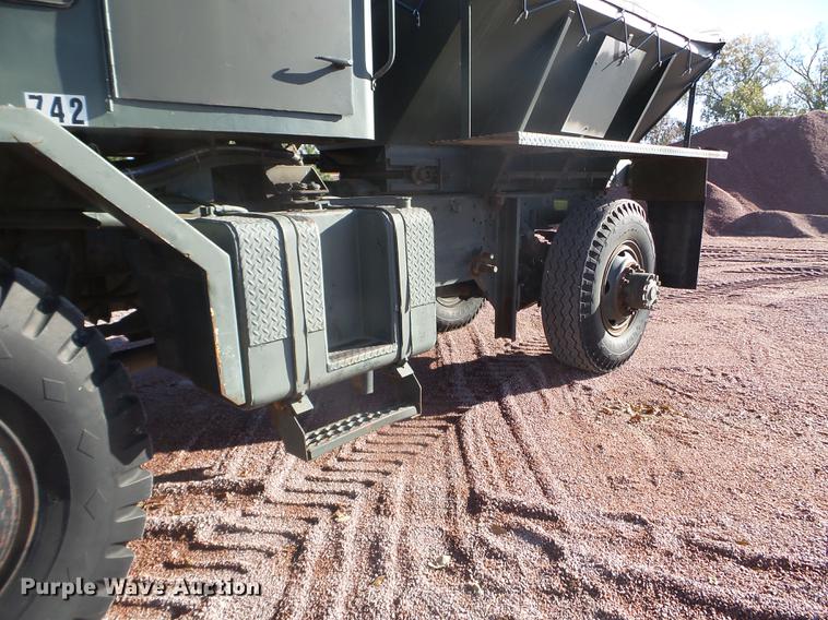 image for item DX9568 1988 Oshkosh WT2206 spreader truck