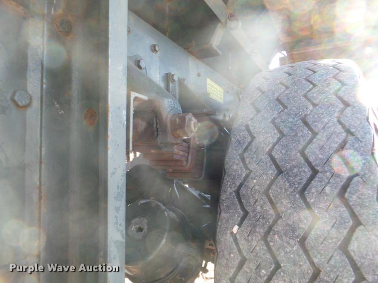 image for item DX9568 1988 Oshkosh WT2206 spreader truck