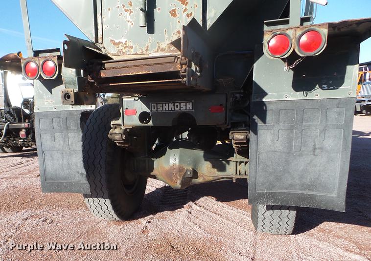 image for item DX9568 1988 Oshkosh WT2206 spreader truck