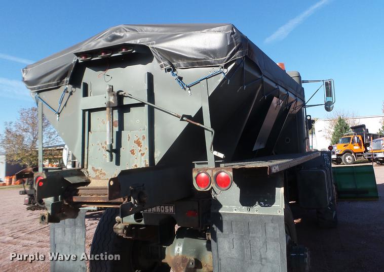 image for item DX9568 1988 Oshkosh WT2206 spreader truck