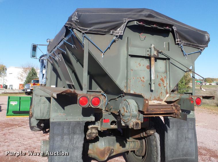 1988 Oshkosh WT2206 spreader truck in Yankton, SD Item DX9568 sold