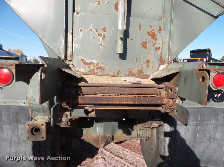 image for item DX9568 1988 Oshkosh WT2206 spreader truck