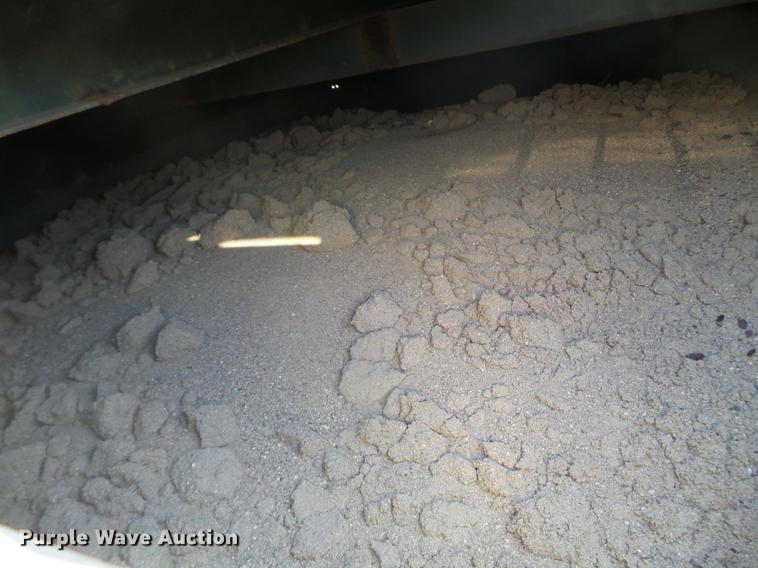 image for item DX9568 1988 Oshkosh WT2206 spreader truck