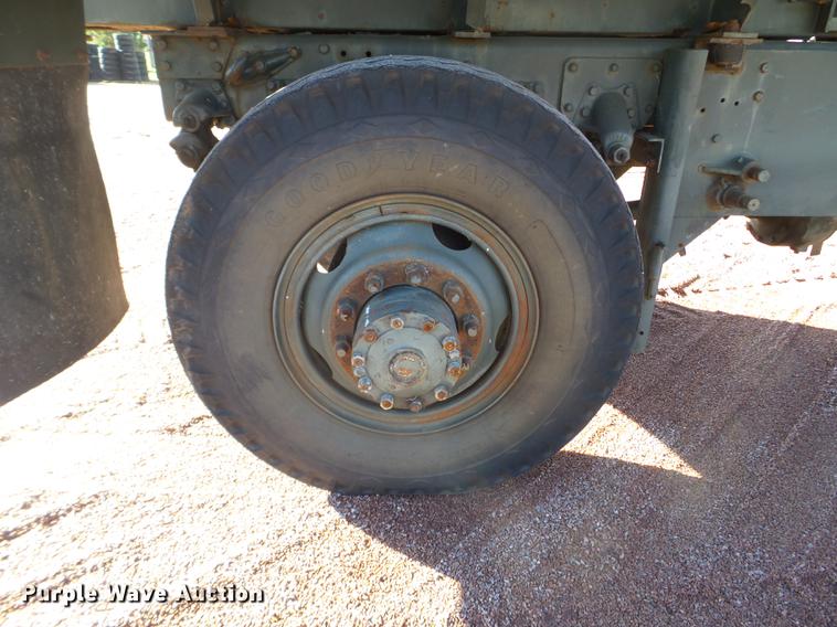 image for item DX9568 1988 Oshkosh WT2206 spreader truck