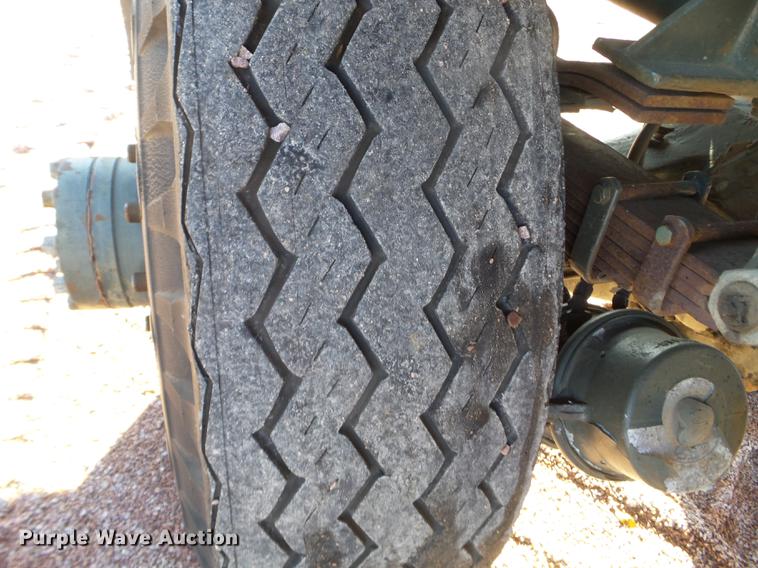 image for item DX9568 1988 Oshkosh WT2206 spreader truck