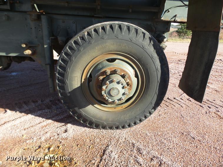 image for item DX9568 1988 Oshkosh WT2206 spreader truck