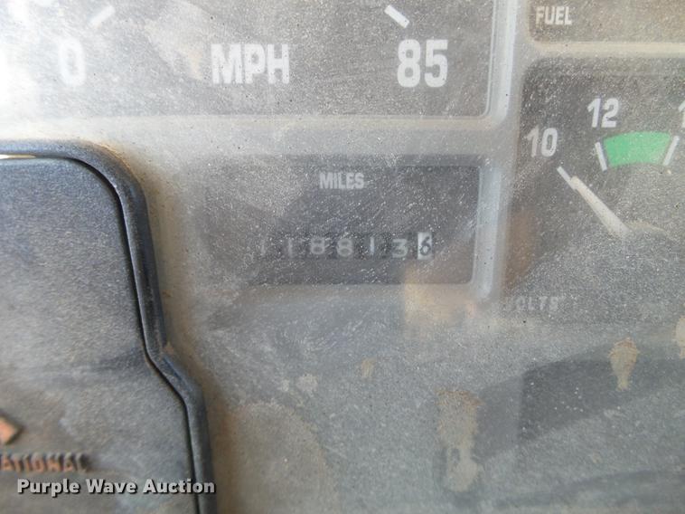 image for item DX9569 1995 International 4700 oil distributor truck