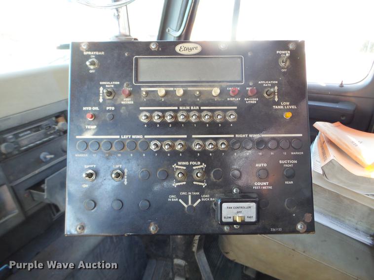 image for item DX9569 1995 International 4700 oil distributor truck