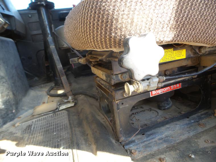 image for item DX9569 1995 International 4700 oil distributor truck