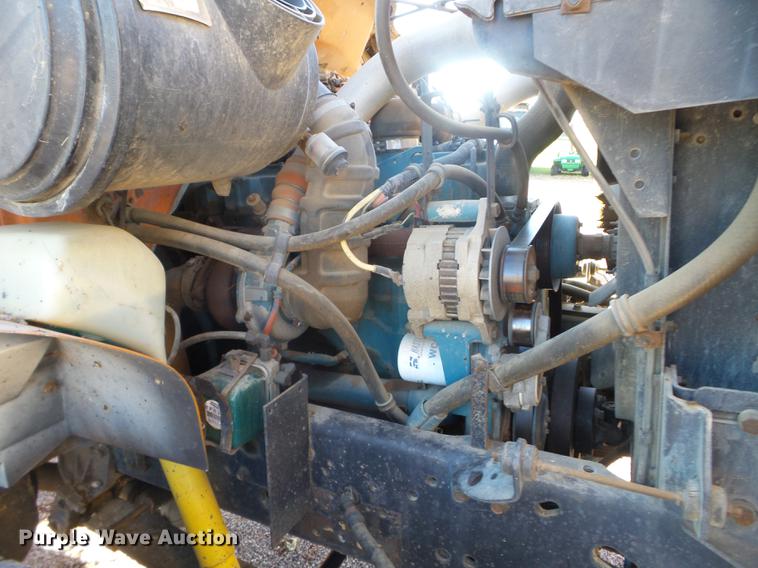 image for item DX9569 1995 International 4700 oil distributor truck