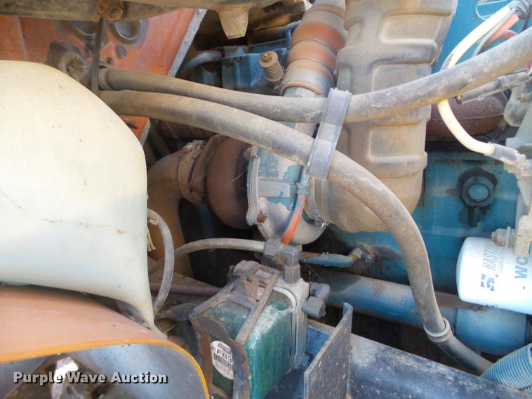 image for item DX9569 1995 International 4700 oil distributor truck