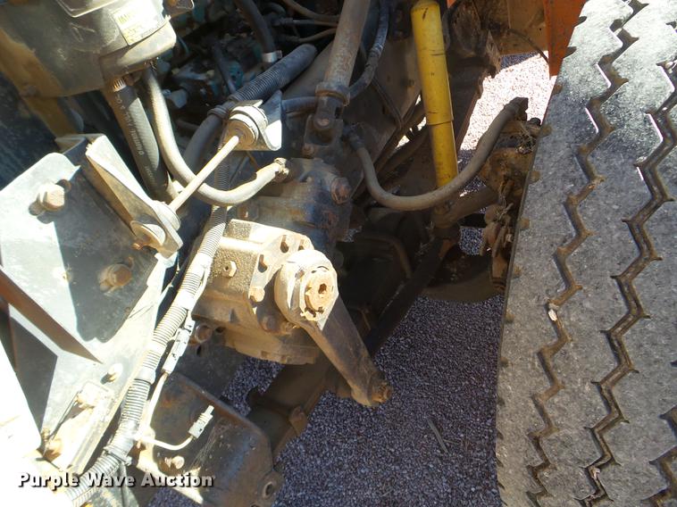 image for item DX9569 1995 International 4700 oil distributor truck