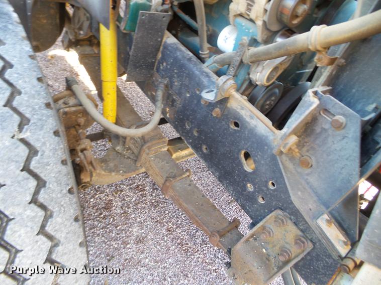 image for item DX9569 1995 International 4700 oil distributor truck