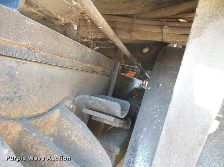 image for item DX9569 1995 International 4700 oil distributor truck