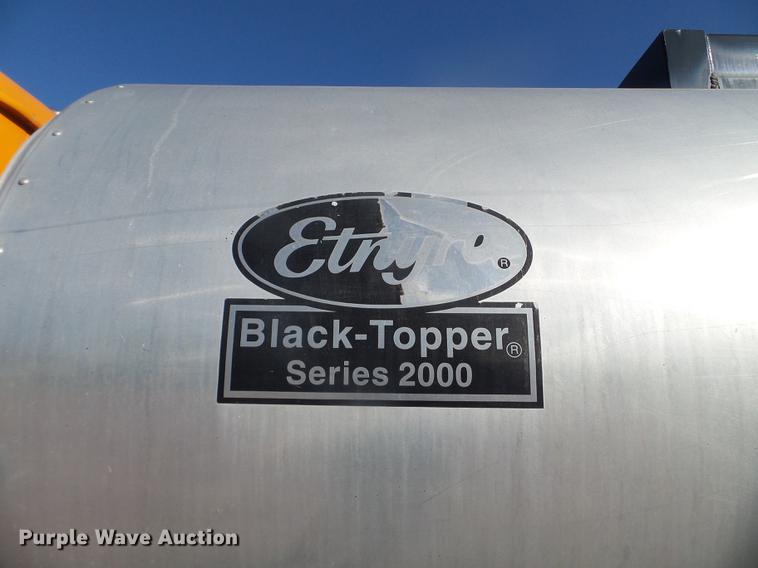 image for item DX9569 1995 International 4700 oil distributor truck