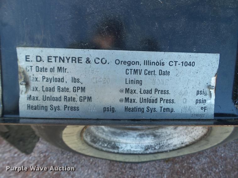 image for item DX9569 1995 International 4700 oil distributor truck