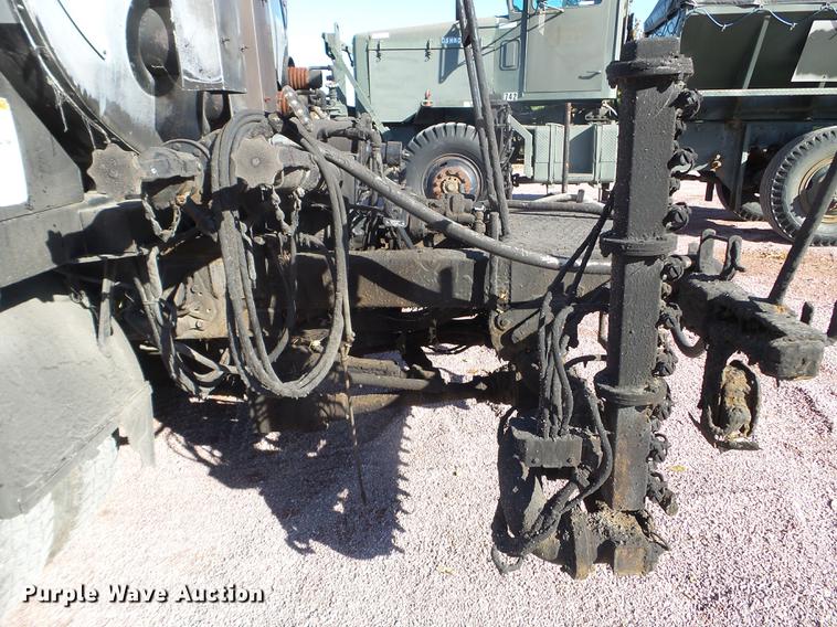 image for item DX9569 1995 International 4700 oil distributor truck