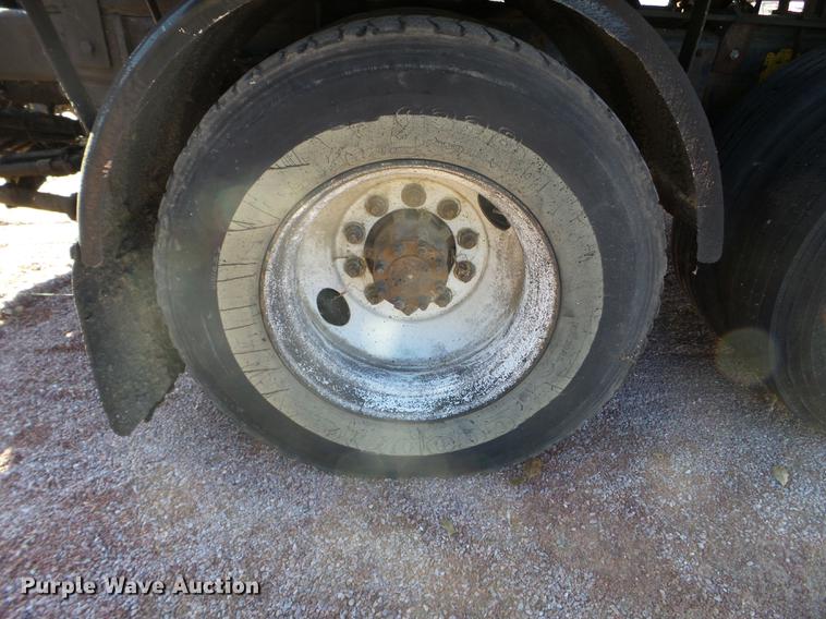 image for item DX9569 1995 International 4700 oil distributor truck