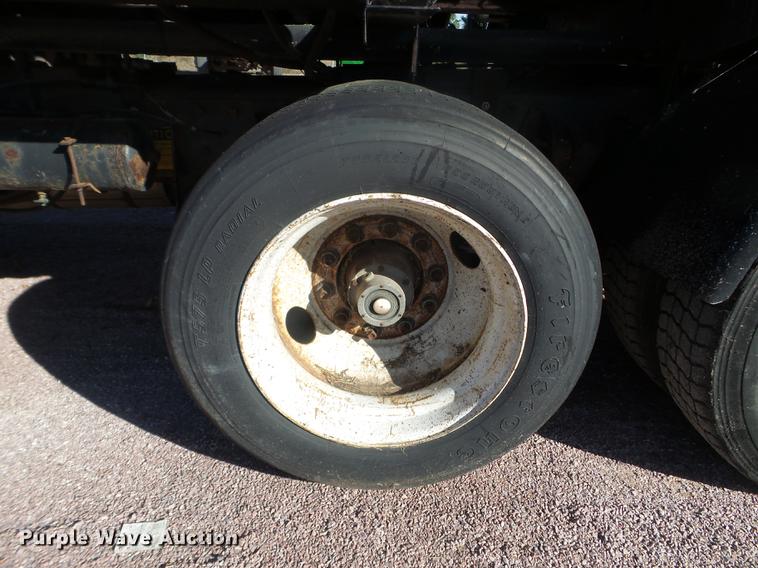 image for item DX9569 1995 International 4700 oil distributor truck