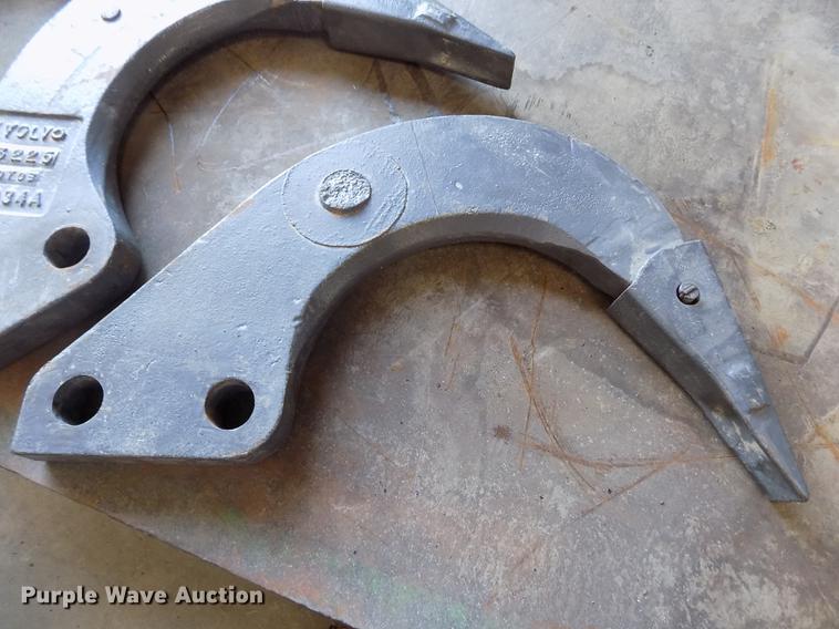 image for item DY9089 (3) Volvo G940 ripper shanks with teeth