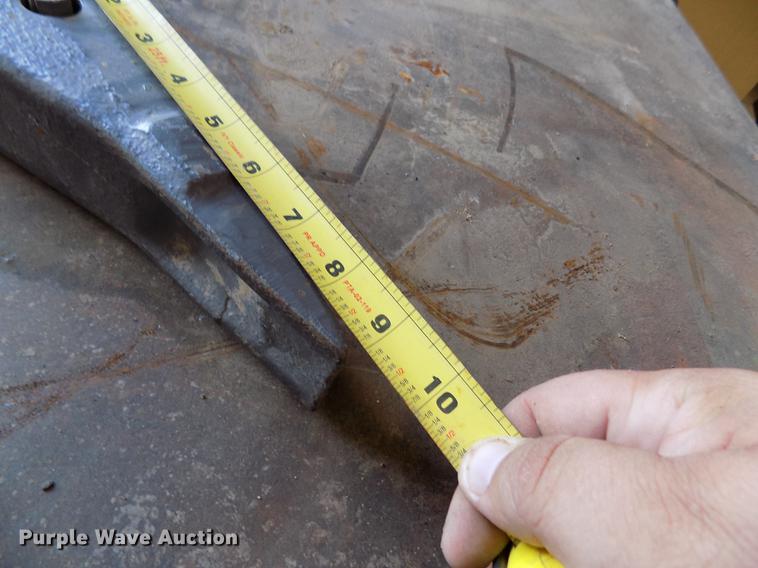 image for item DY9089 (3) Volvo G940 ripper shanks with teeth