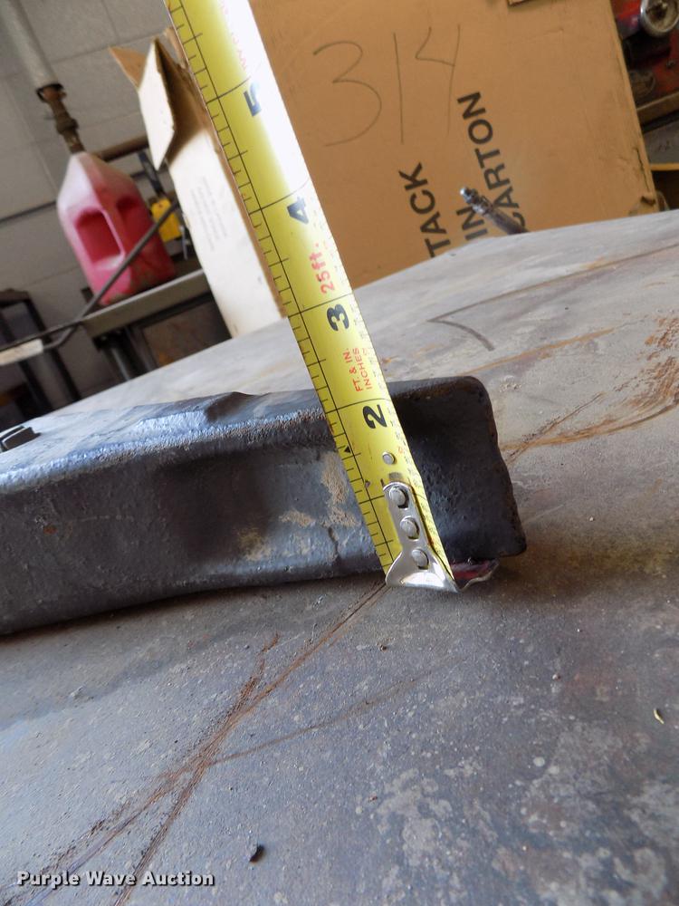 image for item DY9089 (3) Volvo G940 ripper shanks with teeth