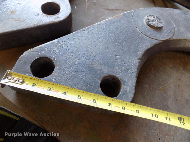 image for item DY9089 (3) Volvo G940 ripper shanks with teeth