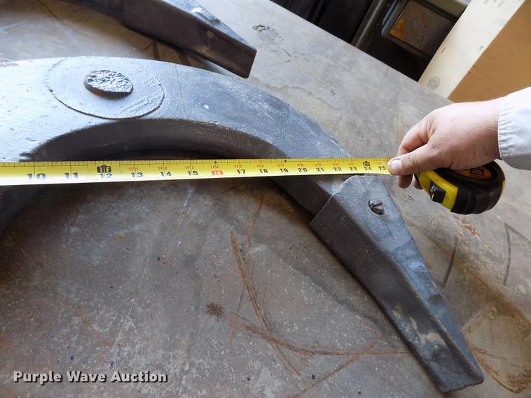 image for item DY9089 (3) Volvo G940 ripper shanks with teeth