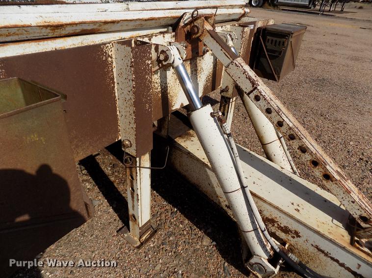 image for item DY9094 1992 Landoll Hauloll tilt deck equipment trailer