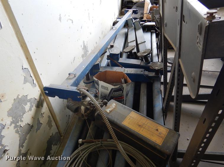 image for item EO9684 Car lifts