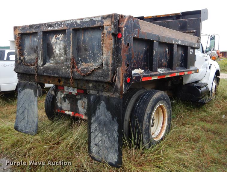 image for item EO9689 2004 Ford F650 Super Duty dump truck